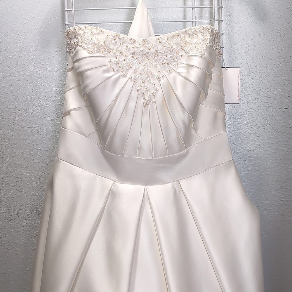 NWT Davids Bridal Size 8 Strapless A-Line Short Train Embellished WG9984 Ivory
